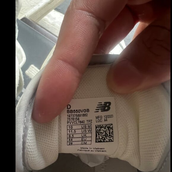 New Balance - Picture 2 of 5